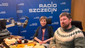 Read more about the article Światowy Dzień Dziergania. Rozmowa w Radiu Szczecin